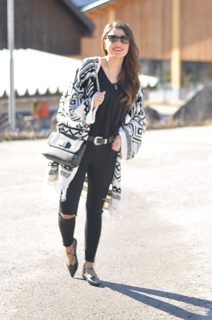 Outfit: Fringed Cardigan & Lace-Up Flats - Fashionnes