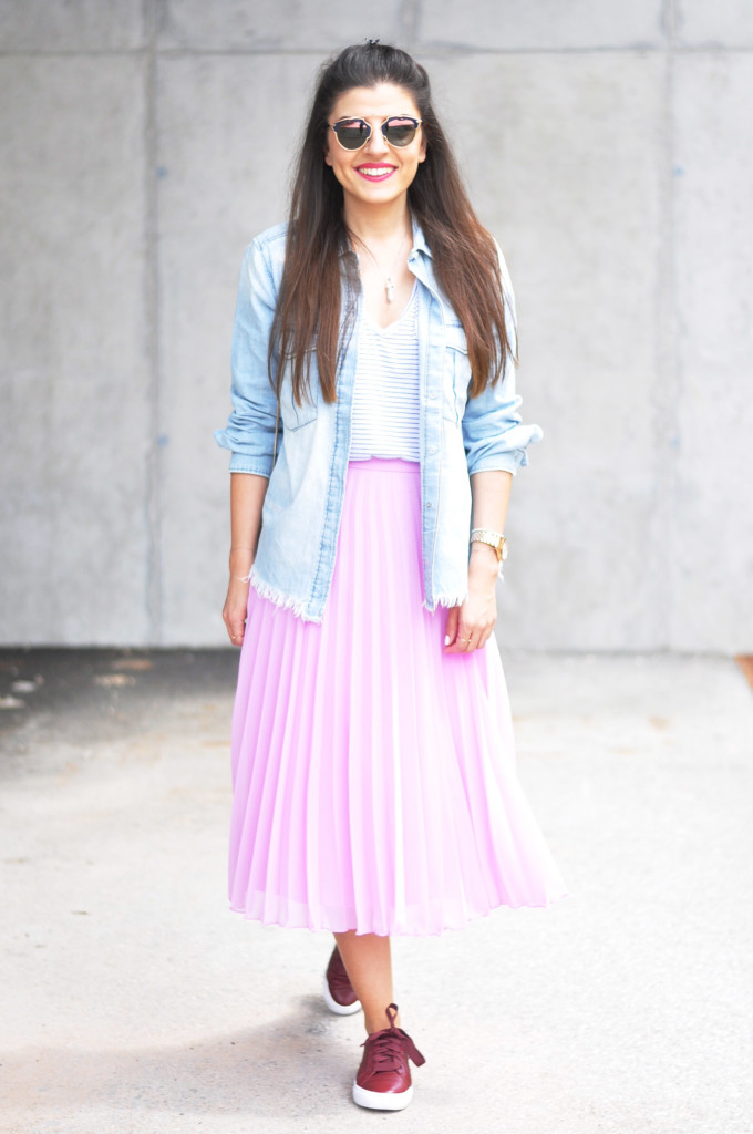 Pink Pleated Skirt & Tory Burch Sneaker - Fashionnes