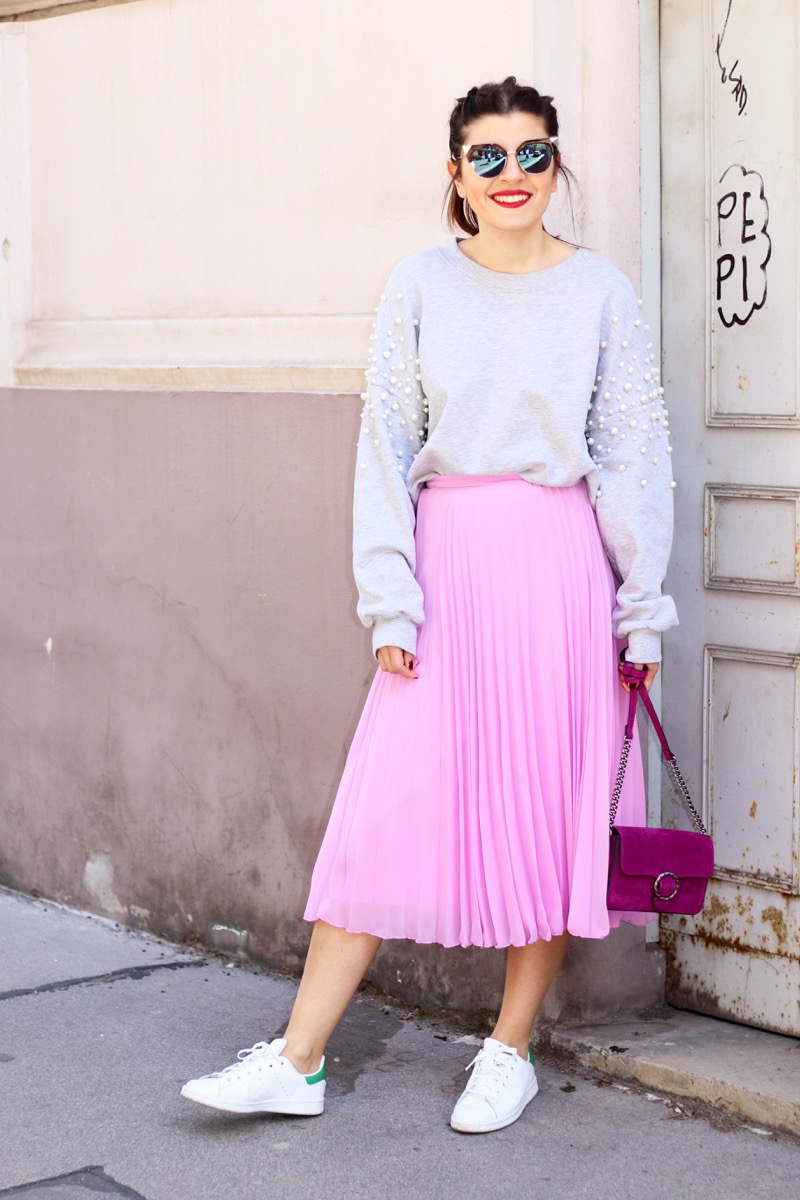 Pearl Hoodie, Pink Pleated Skirt & Stan Smith - Fashionnes