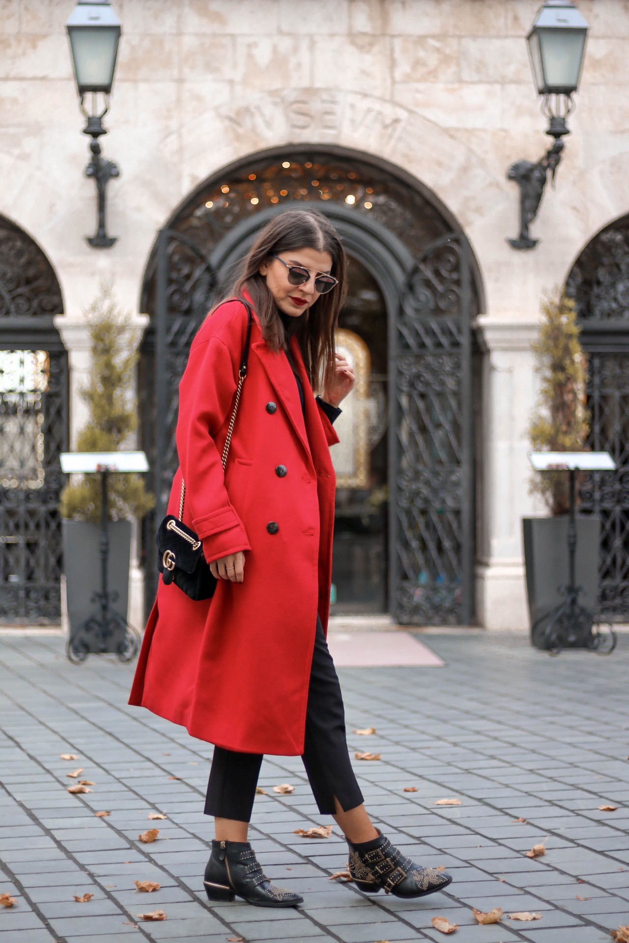 Budapest: Red Coat - fashionnes - Mode und Lifestyle Blog
