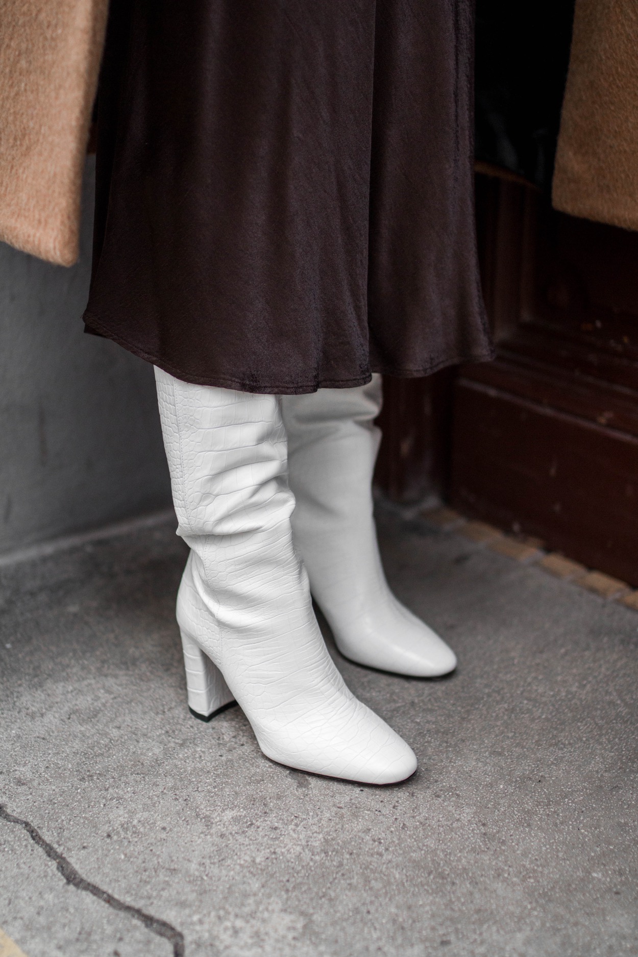 White Knee-High Boots - fashionnes - Mode & Lifestyle Blog